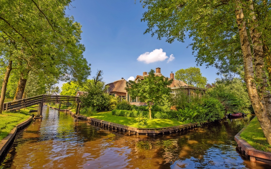 Populäres niederländisches Dorf, Giethoorn in den Niederlanden