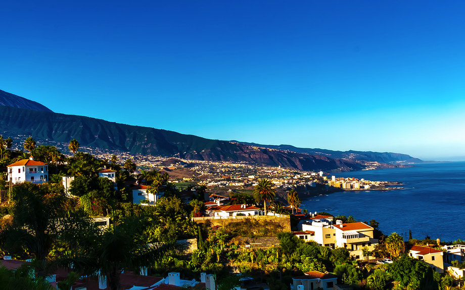 Vulkan Teide und die Hafenstadt Puerto de la Cruz