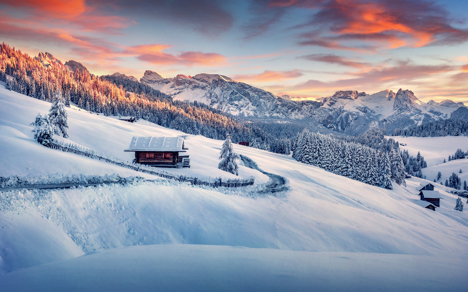 winterlicher Blick auf das Dorf Seiseralm