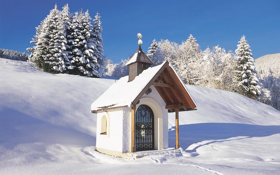 verschneite Kapelle