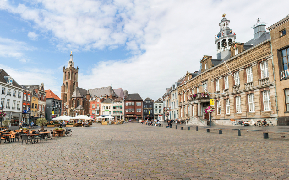 Marktplatz mit Kathedrale St. Christophorus und Stadhuis von Roermond