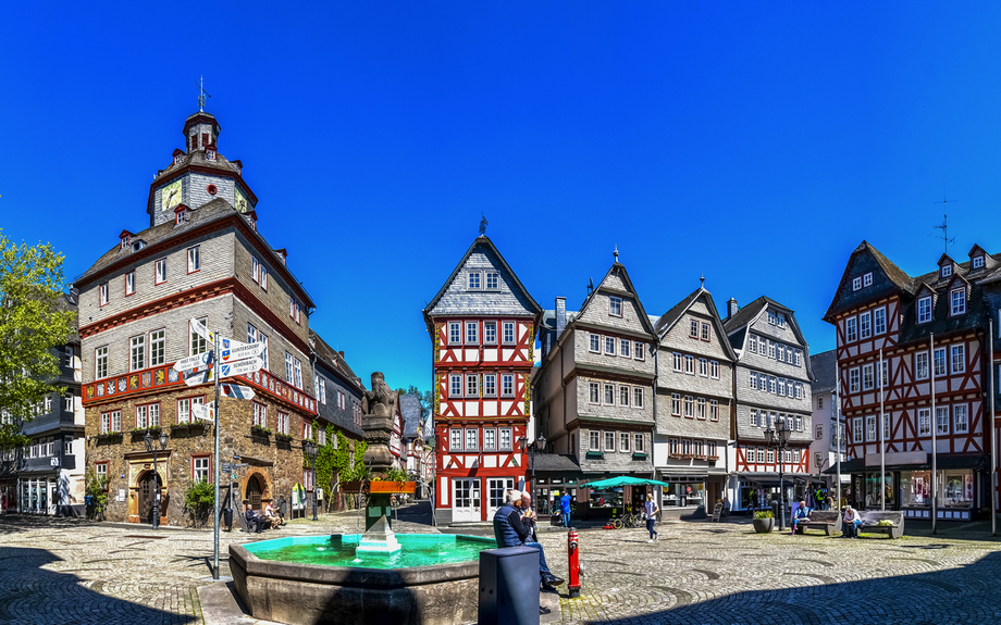 Rathaus und Marktplatz von Herborn