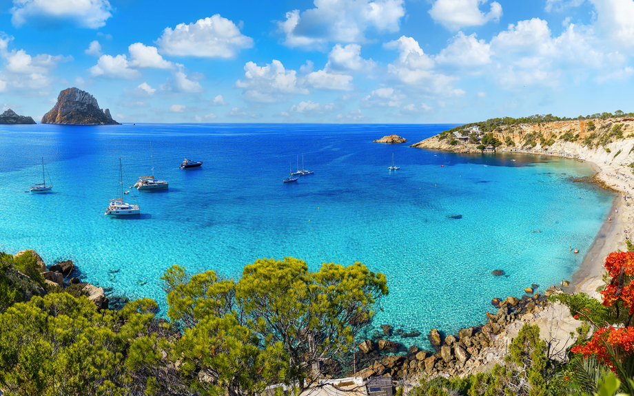 Luftaufnahme von Cala d'Hort auf Ibiza