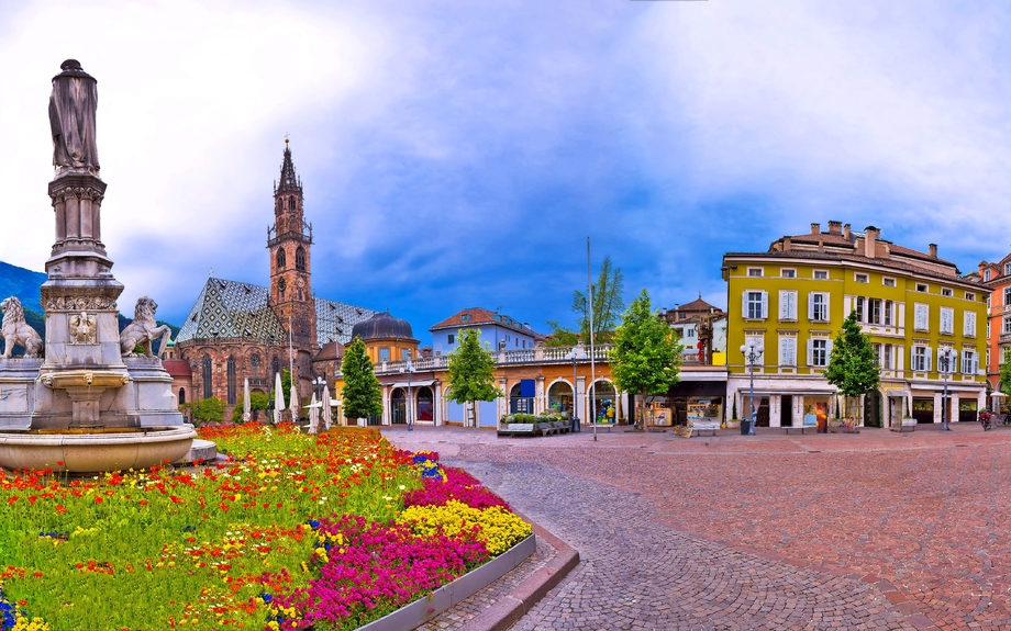 Bozen Hauptplatz Waltherplatz Panoramablick