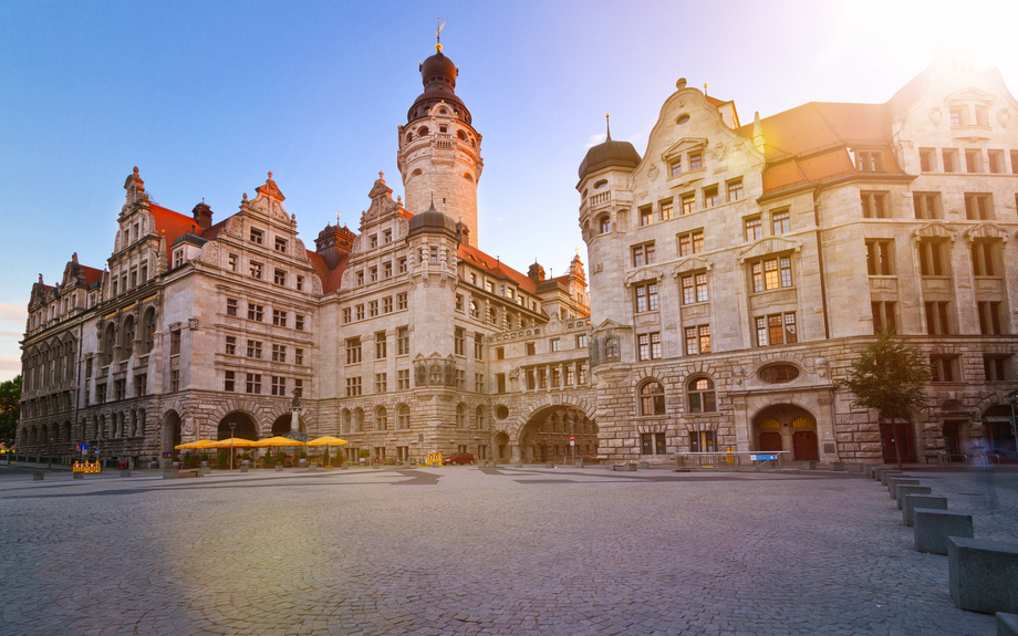 Burgplatz Leipzig und Blick auf das Neue Rathaus.