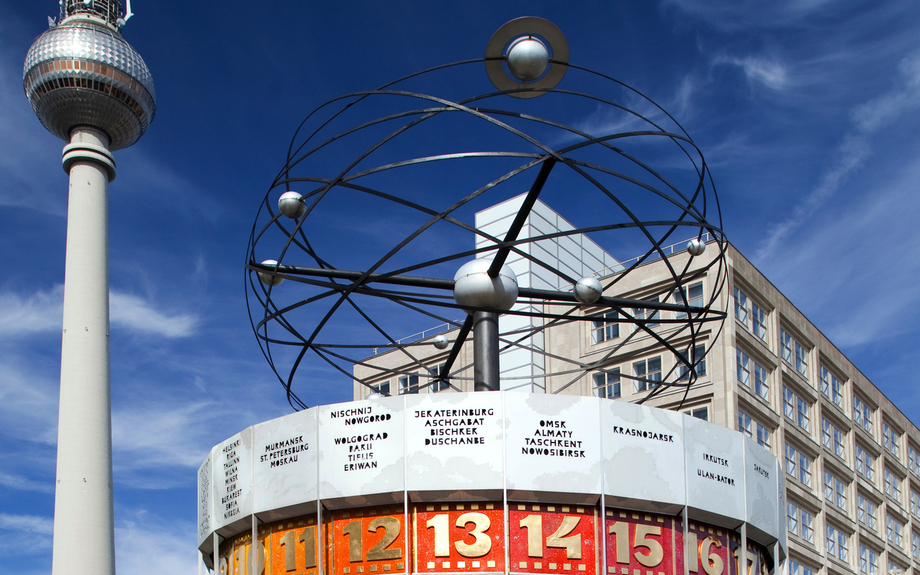 Urania Weltzeituhr am Alexanderplatz in Berlin