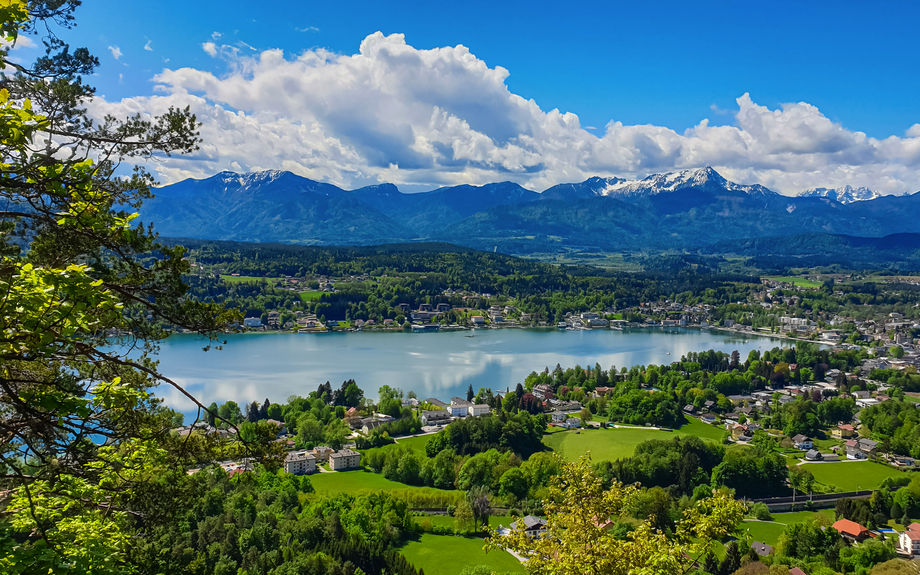 Panoramablick auf Velden am Wörthersee