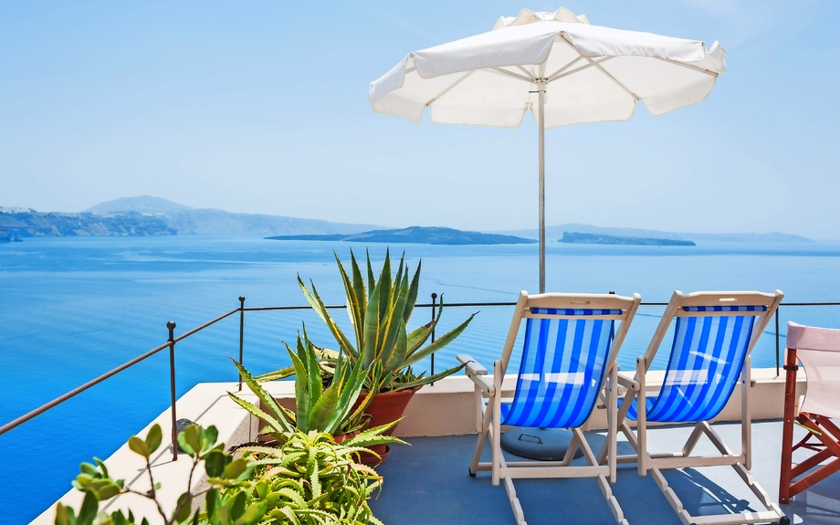 Terrasse mit Meerblick, Griechenland 