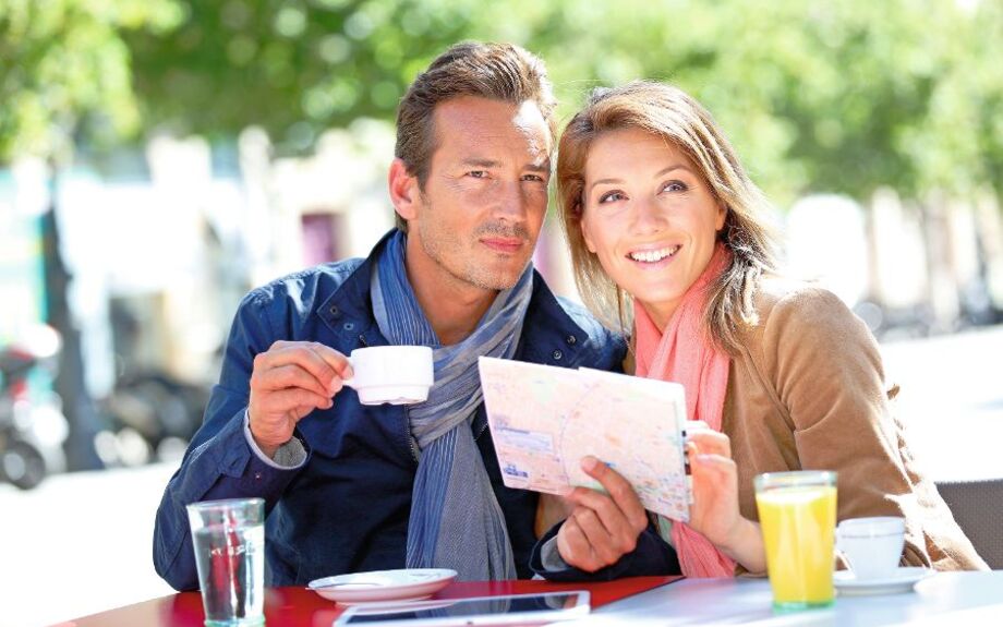 Paar beim Kaffeetrinken