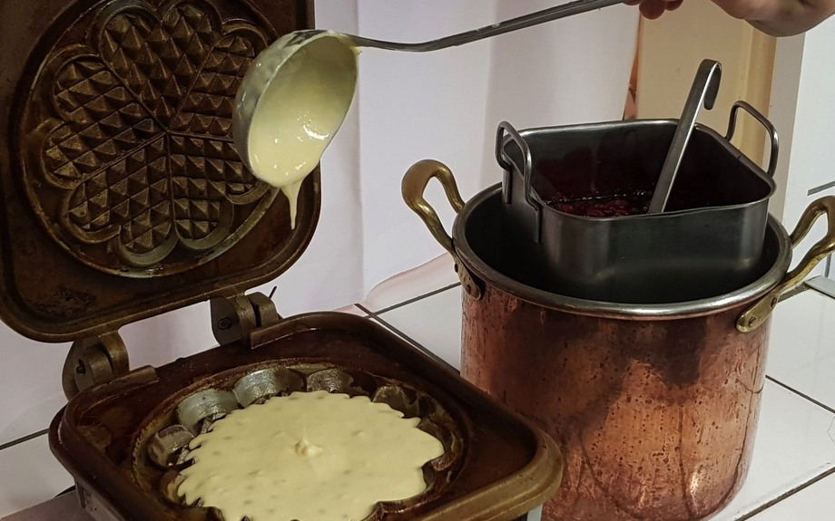 Waffeleisen im Café 