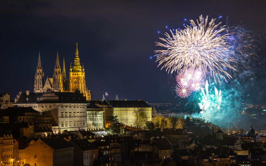 Feuerwerk über der Prager Altstadt