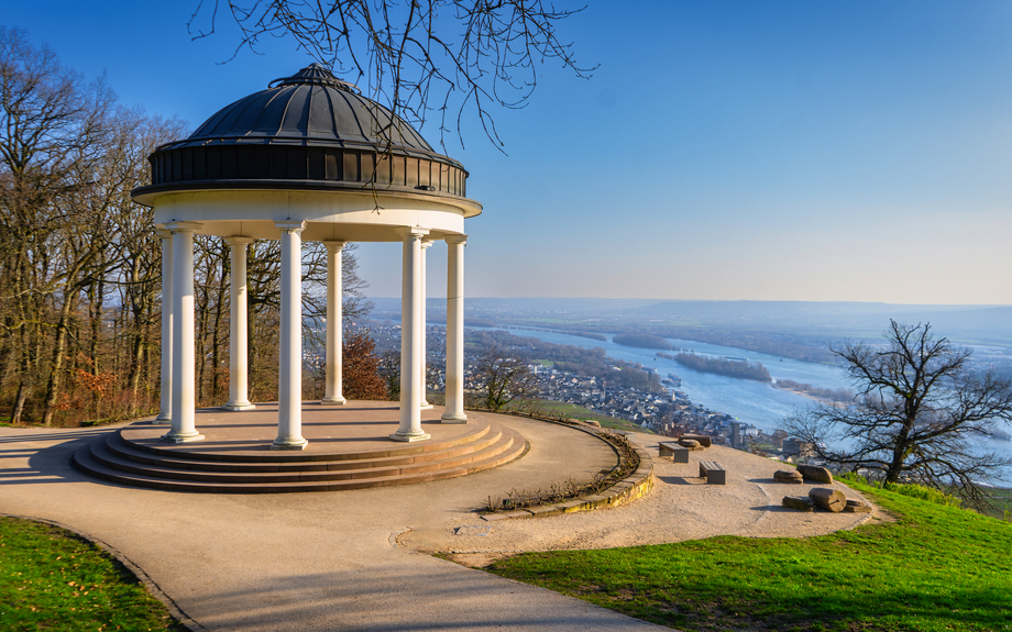 winterlicher Blick vom Niederwalddenkmal in Rüdesheim