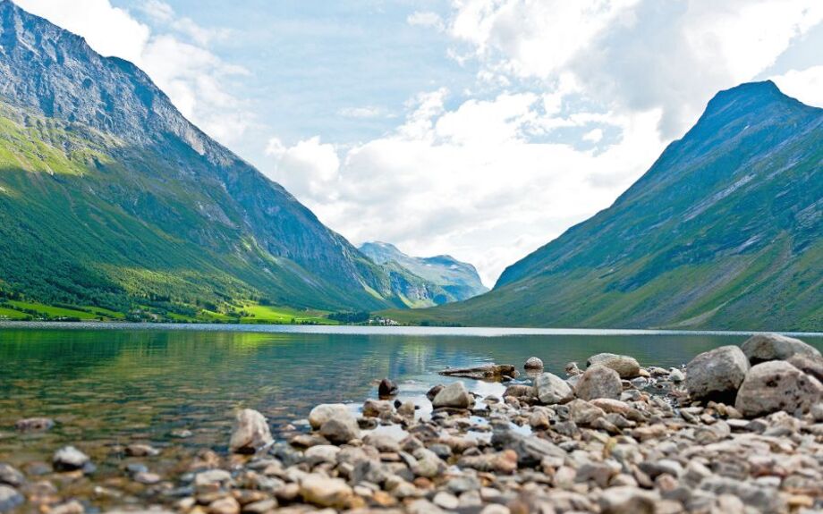 Norwegen Bergsee