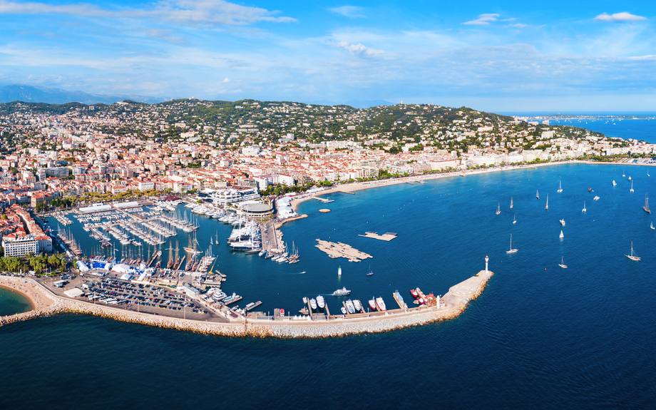 Panoramablick aus der Luft auf Cannes