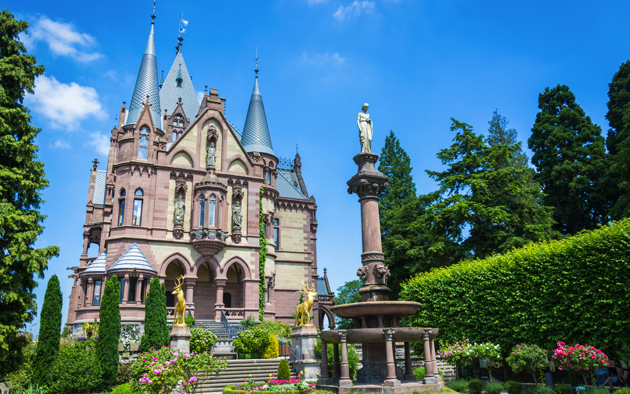 Schloss Drachenburg am Drachenfelsen