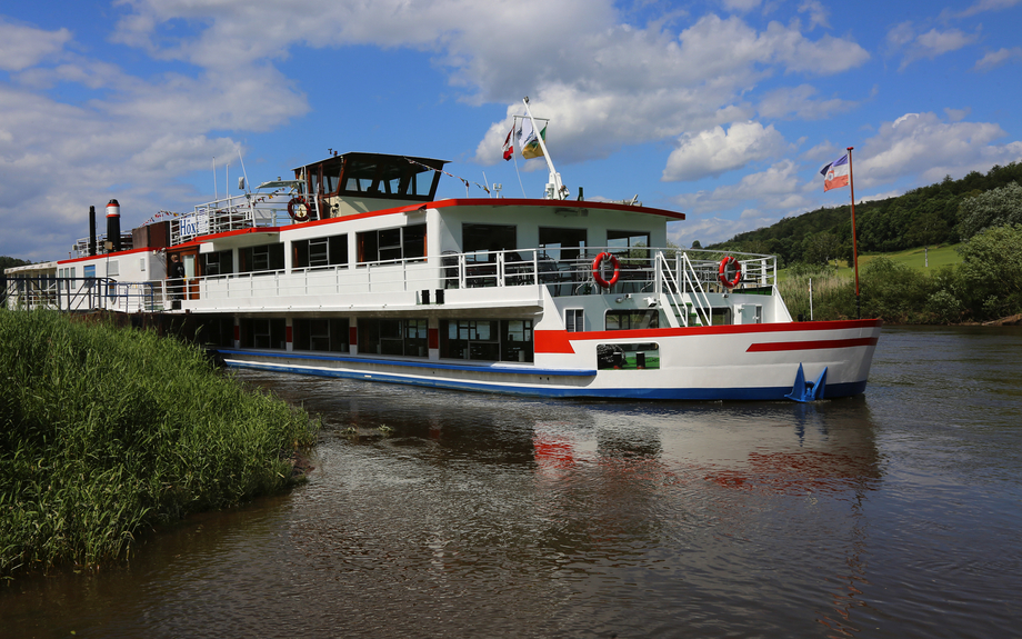 Schiff auf der Weser bei Höxter