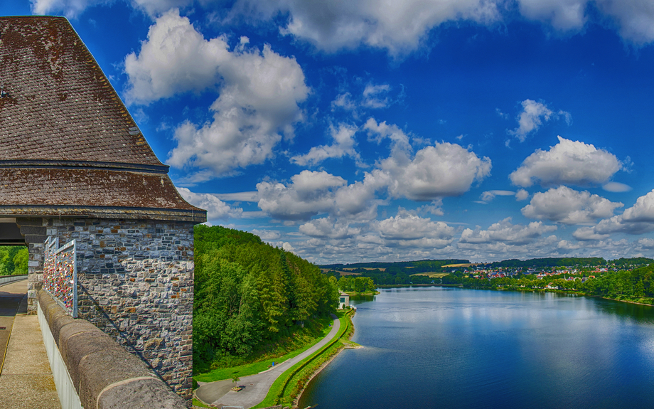 Alter Staudamm an der Möhnesee-Talsperre