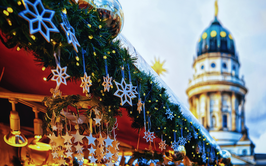 Weihnachtsmarkt am Gendarmenmarkt in Berlin, Deutschland